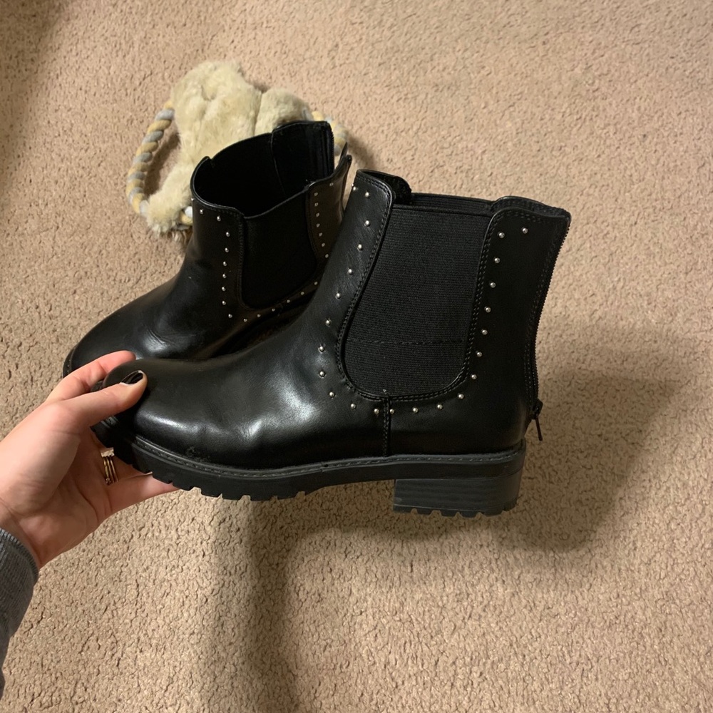 Universal Thread Black Boots